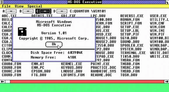 Windows 1.01 sürüm penceresi, arkada MS-DOS Executive dosya listesi